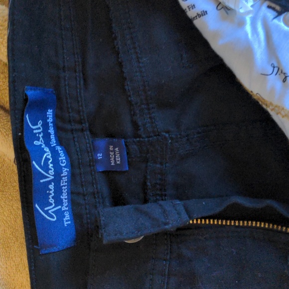 Gloria Vanderbilt Capris - Picture 4 of 6